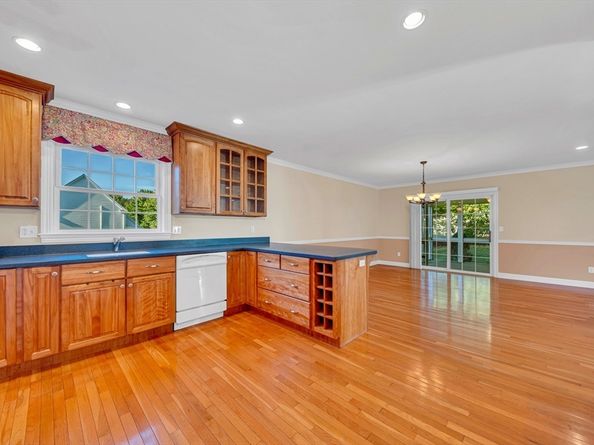 8 Turtlebrook Way, Medfield MA 02052