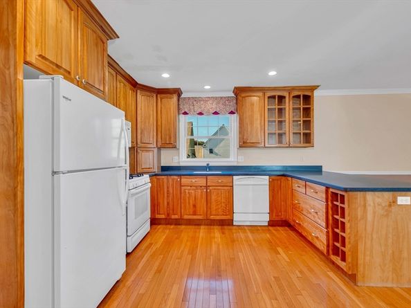 8 Turtlebrook Way, Medfield MA 02052