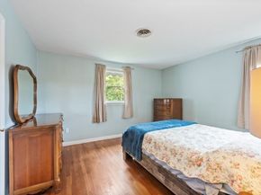 16 Woodcliff Rd, Holbrook MA 02343