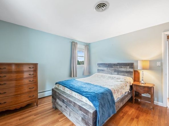16 Woodcliff Rd, Holbrook MA 02343