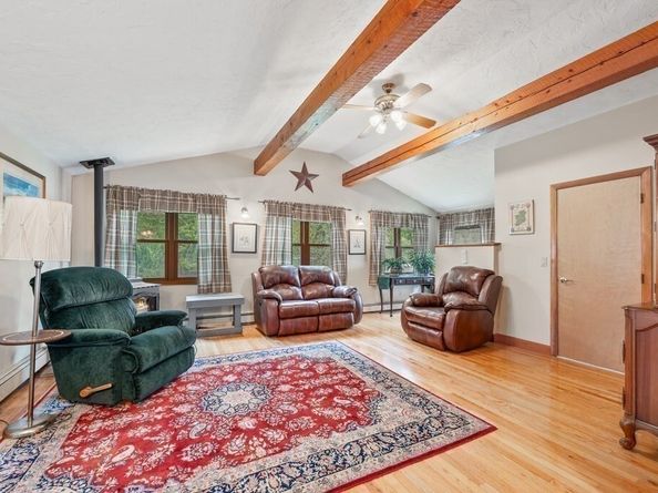 16 Woodcliff Rd, Holbrook MA 02343