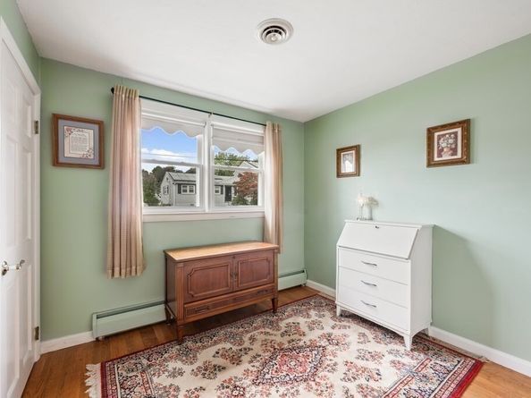16 Woodcliff Rd, Holbrook MA 02343