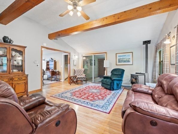 16 Woodcliff Rd, Holbrook MA 02343