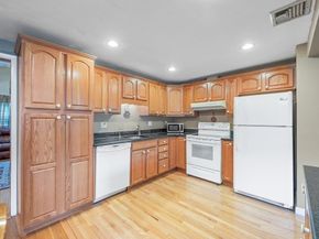 16 Woodcliff Rd, Holbrook MA 02343