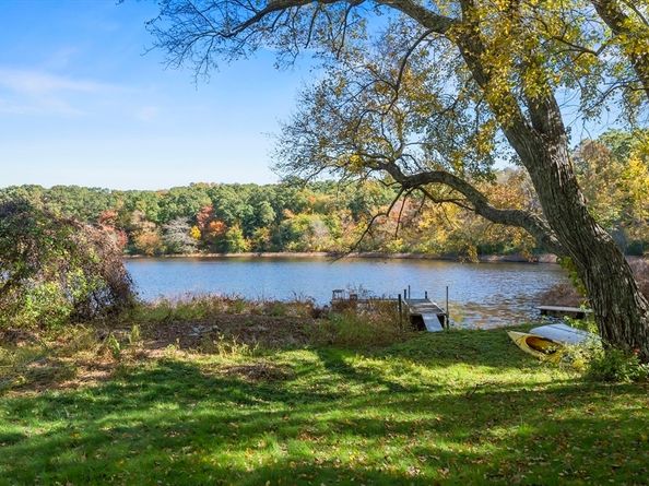 84 Bartlett Rd, Plymouth MA 02360