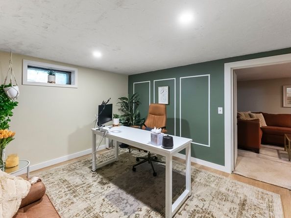84 Bartlett Rd, Plymouth MA 02360
