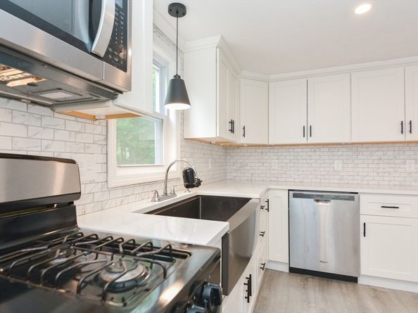 8 Roberts Rd, Ashland MA 01721