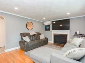 8 Roberts Rd, Ashland MA 01721