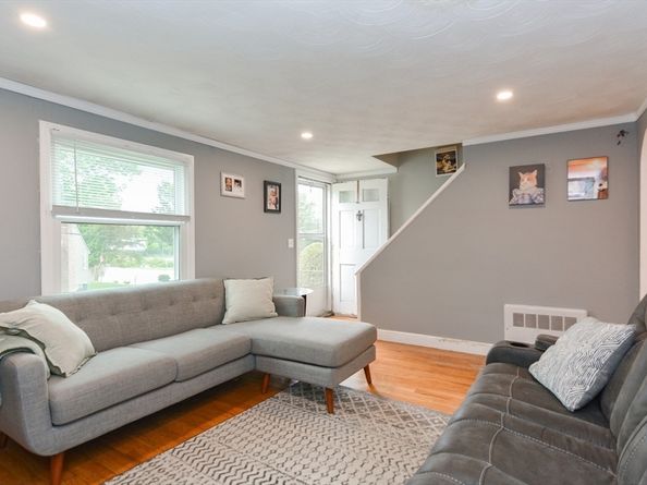 8 Roberts Rd, Ashland MA 01721