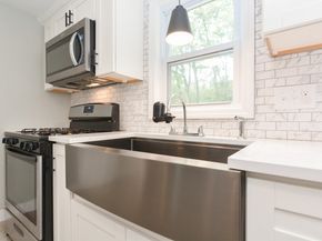 8 Roberts Rd, Ashland MA 01721