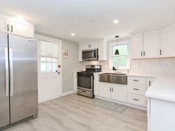 8 Roberts Rd