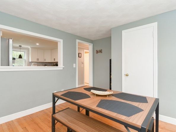 8 Roberts Rd, Ashland MA 01721