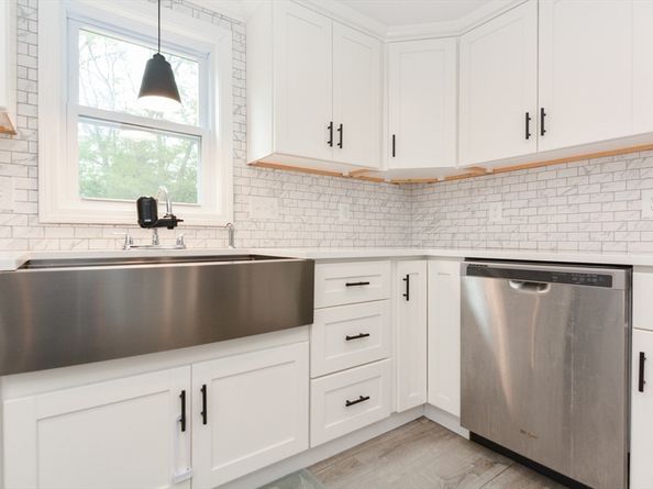 8 Roberts Rd, Ashland MA 01721