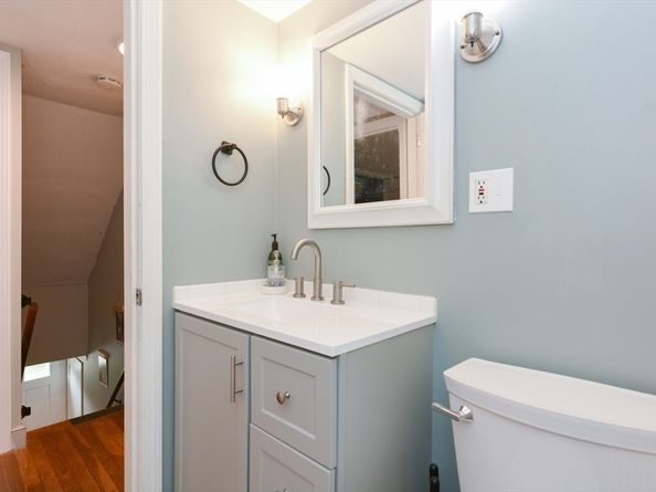 8 Roberts Rd, Ashland MA 01721