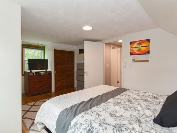 8 Roberts Rd, Ashland MA 01721