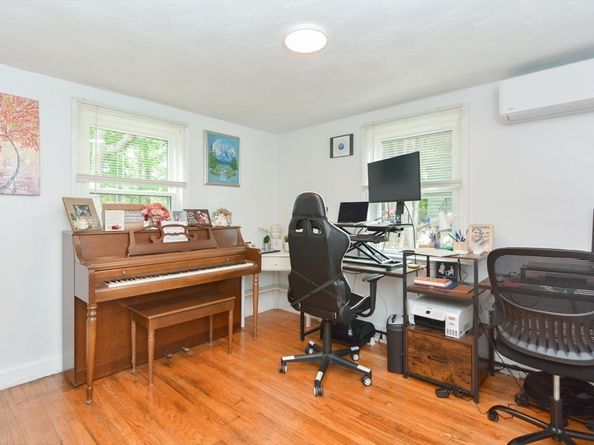 8 Roberts Rd, Ashland MA 01721
