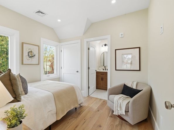 35 Richardson St Cottage, Somerville MA 02145