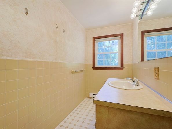 95 Arcadia Rd, Westwood MA 02090