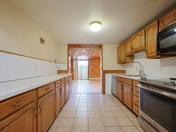 95 Arcadia Rd, Westwood MA 02090