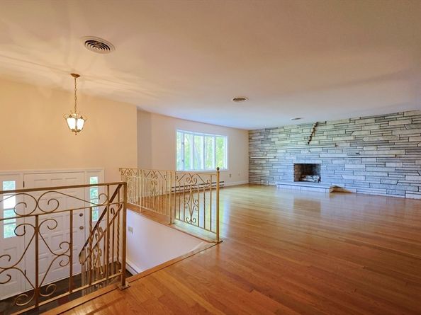 95 Arcadia Rd, Westwood MA 02090