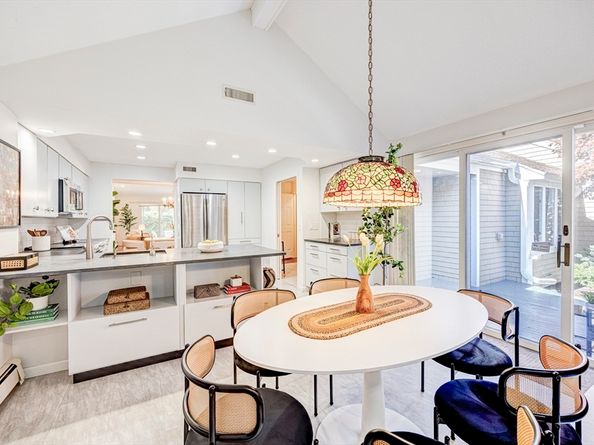 415 Dedham St D, Newton MA 02459