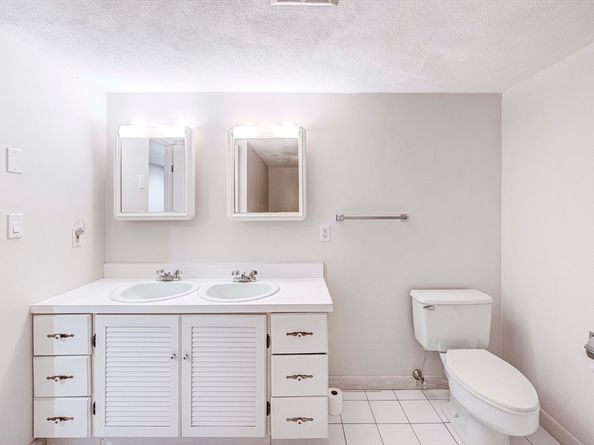 415 Dedham St D, Newton MA 02459