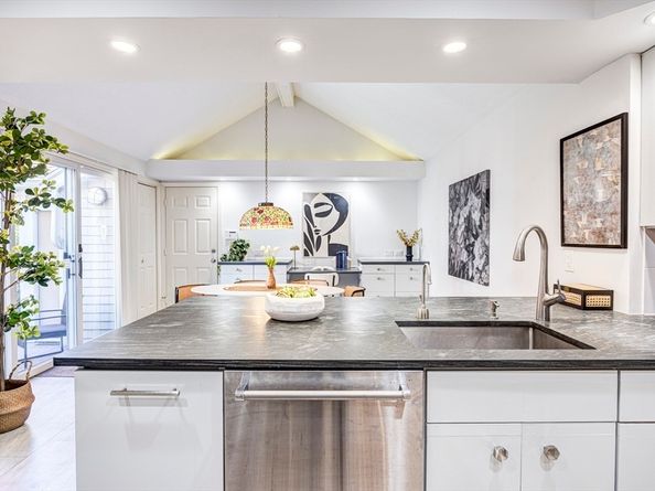 415 Dedham St D, Newton MA 02459