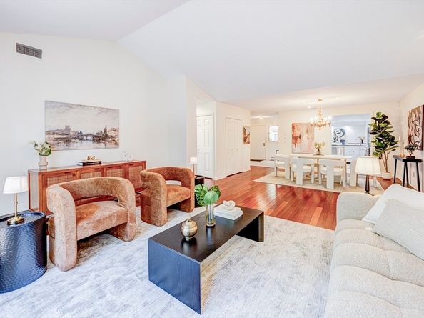 415 Dedham St D, Newton MA 02459