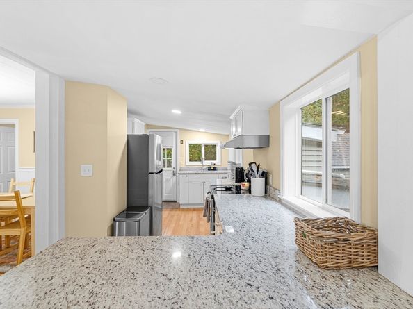 6 Vaughan St, Lakeville MA 02347