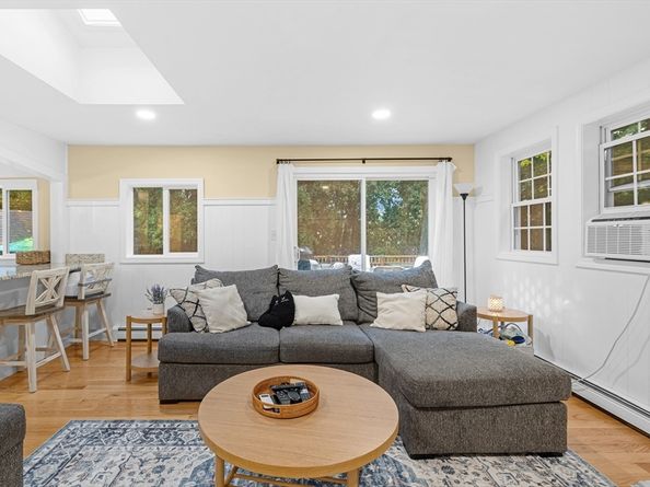 6 Vaughan St, Lakeville MA 02347
