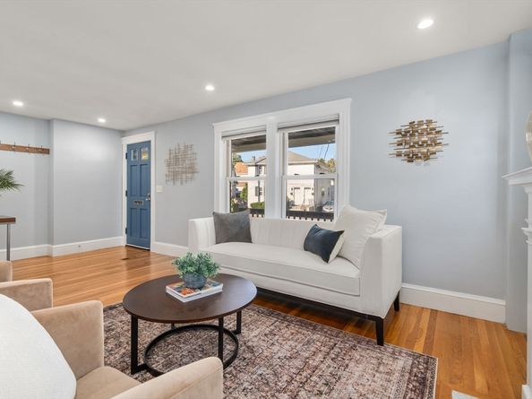 42-44 Warren St 42, Arlington MA 02474