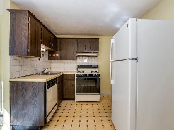 85 Lancaster Rd 85, Dedham MA 02026