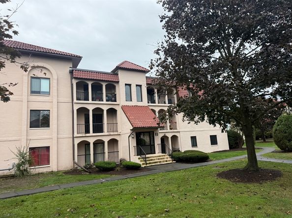 685 Oak St 25, Brockton MA 02301
