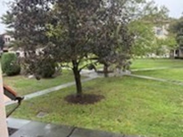 685 Oak St 25, Brockton MA 02301