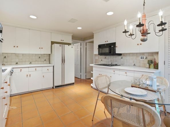 9 Fernway, Lynnfield MA 01940
