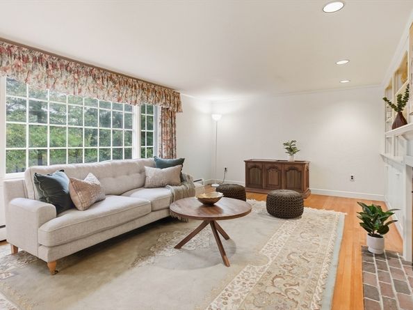 9 Fernway, Lynnfield MA 01940
