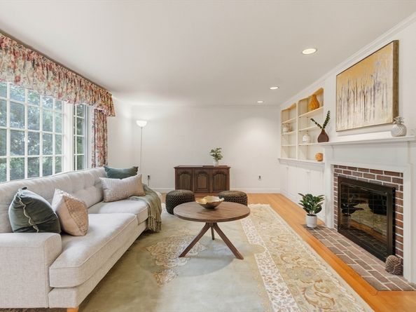 9 Fernway, Lynnfield MA 01940