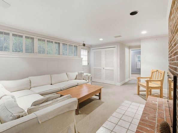 9 Fernway, Lynnfield MA 01940