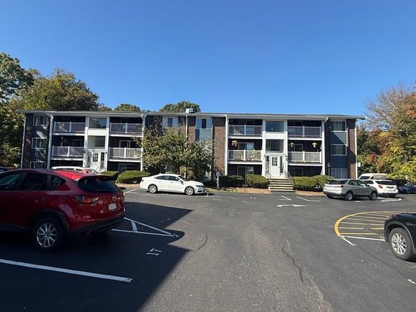 10 Woodcrest Ct 4, Weymouth MA 02190