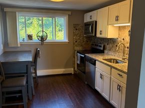 10 Woodcrest Ct 4, Weymouth MA 02190