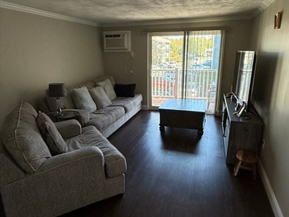 10 Woodcrest Ct 4, Weymouth MA 02190