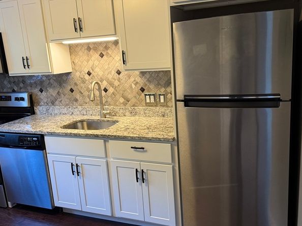 10 Woodcrest Ct 4, Weymouth MA 02190