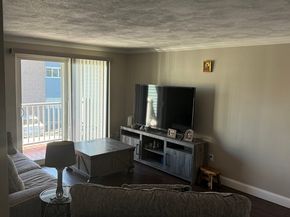 10 Woodcrest Ct 4, Weymouth MA 02190
