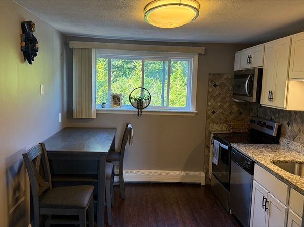 10 Woodcrest Ct 4, Weymouth MA 02190