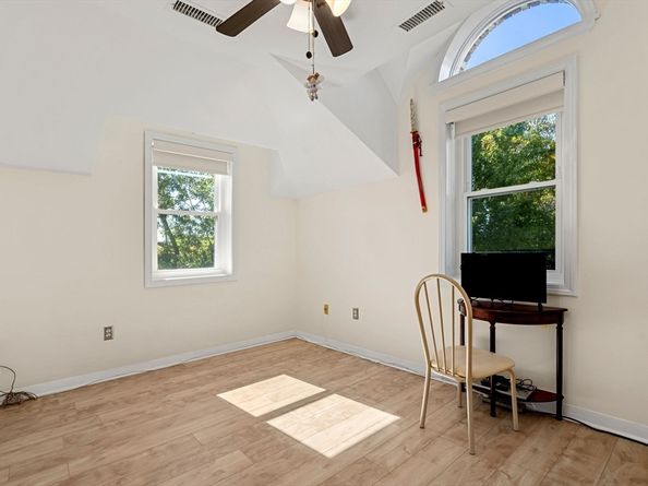 19 Paris St 302, Medford MA 02155
