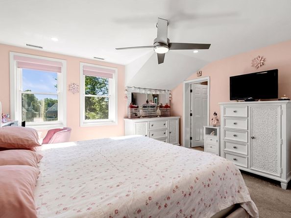 19 Paris St 302, Medford MA 02155