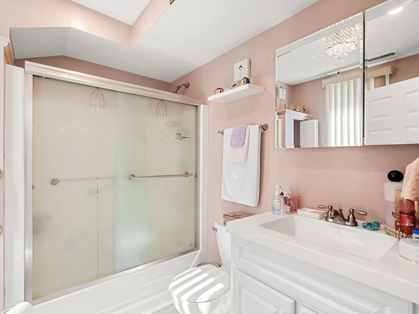 19 Paris St 302, Medford MA 02155
