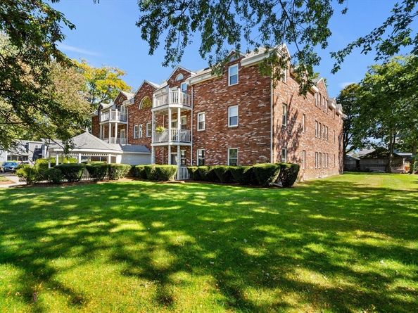 19 Paris St 302, Medford MA 02155