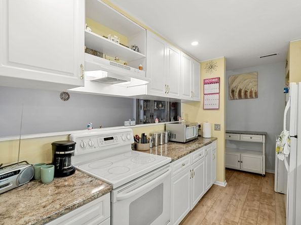 19 Paris St 302, Medford MA 02155