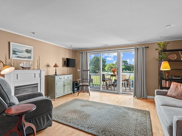126 Merrimac St 47, Newburyport MA 01950